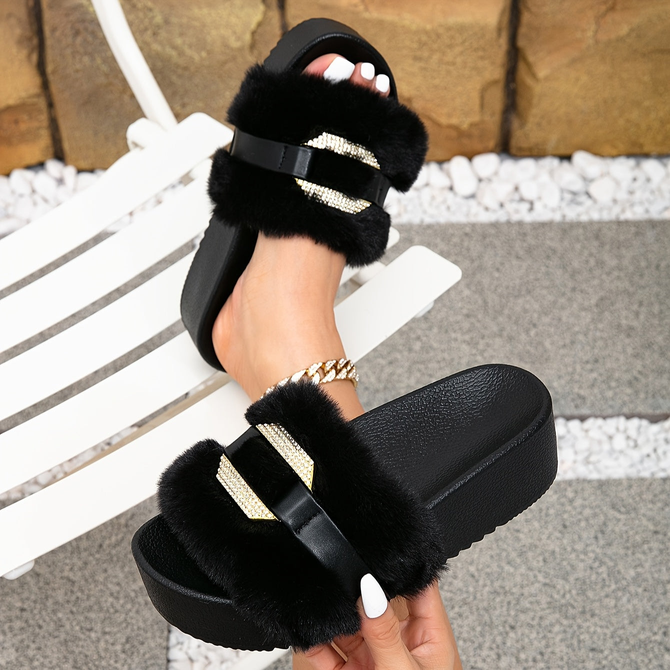 Stay Warm And Stylish This Winter With These Plush Slippers Featuring A Golden Buckle And Water Drill Design. The Thick Soles Provide Extra Height And Warmth, While Ensuring Comfort And Slip Resistance For Casual Indoor Wear.